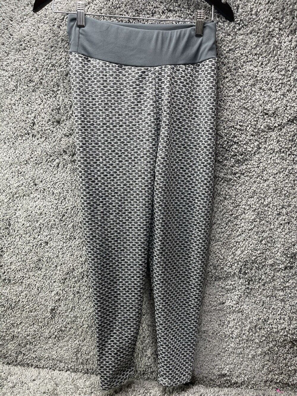 Womens Leggings Sz M Yoga Stretch Pants Gray Checked Ruffle Booty Polyester